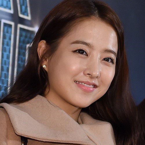 Behind-the-scenes cut of Park Boyoung