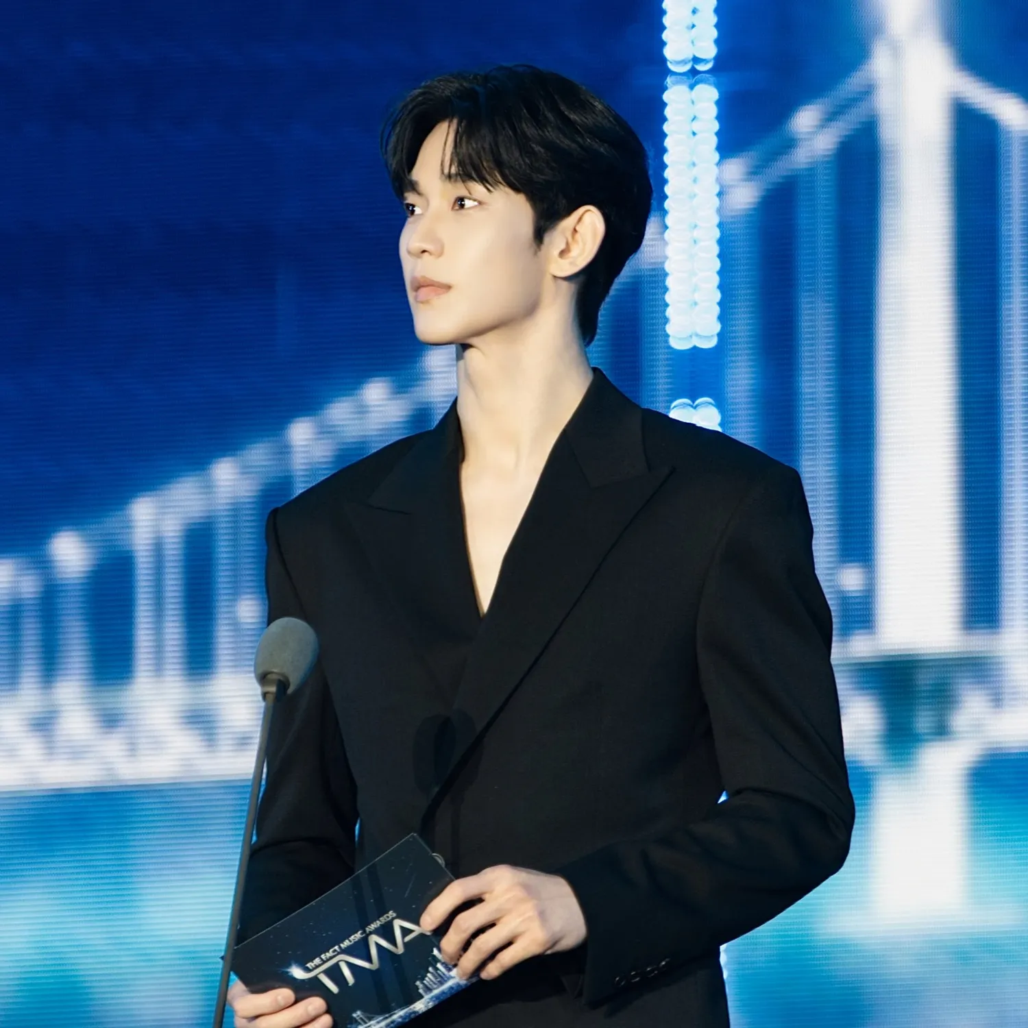 Behind-the-scenes cut of Kim Soohyun