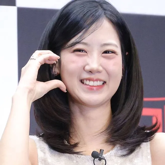 Latest photo of Kang Hyeyeon