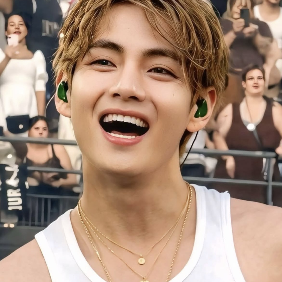Behind-the-scenes cut of Kim Taehyung (V)