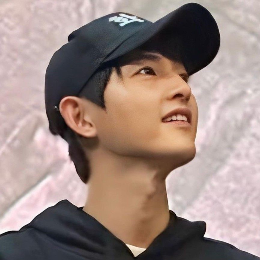 Foto kegiatan terbaru dari Song Joongki