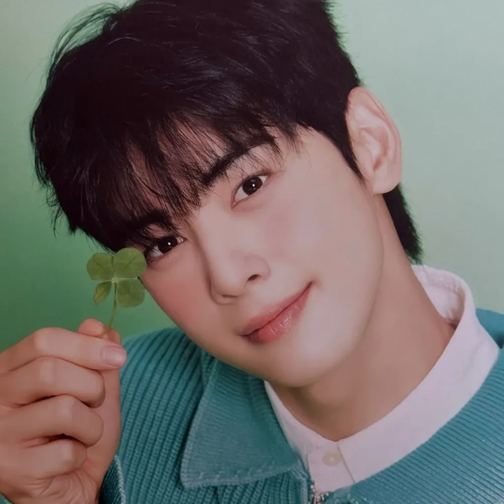Recent activity shot of Cha Eunwoo