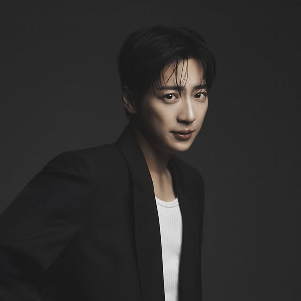 A moment captured by a fan of Lee Sangyeob