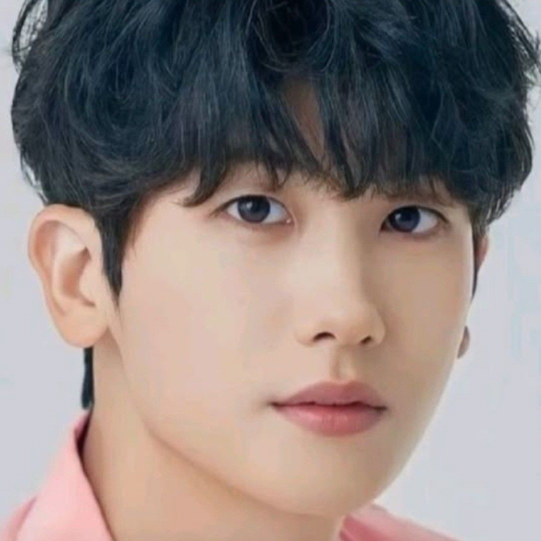 A moment captured by a fan of Park Hyungsik