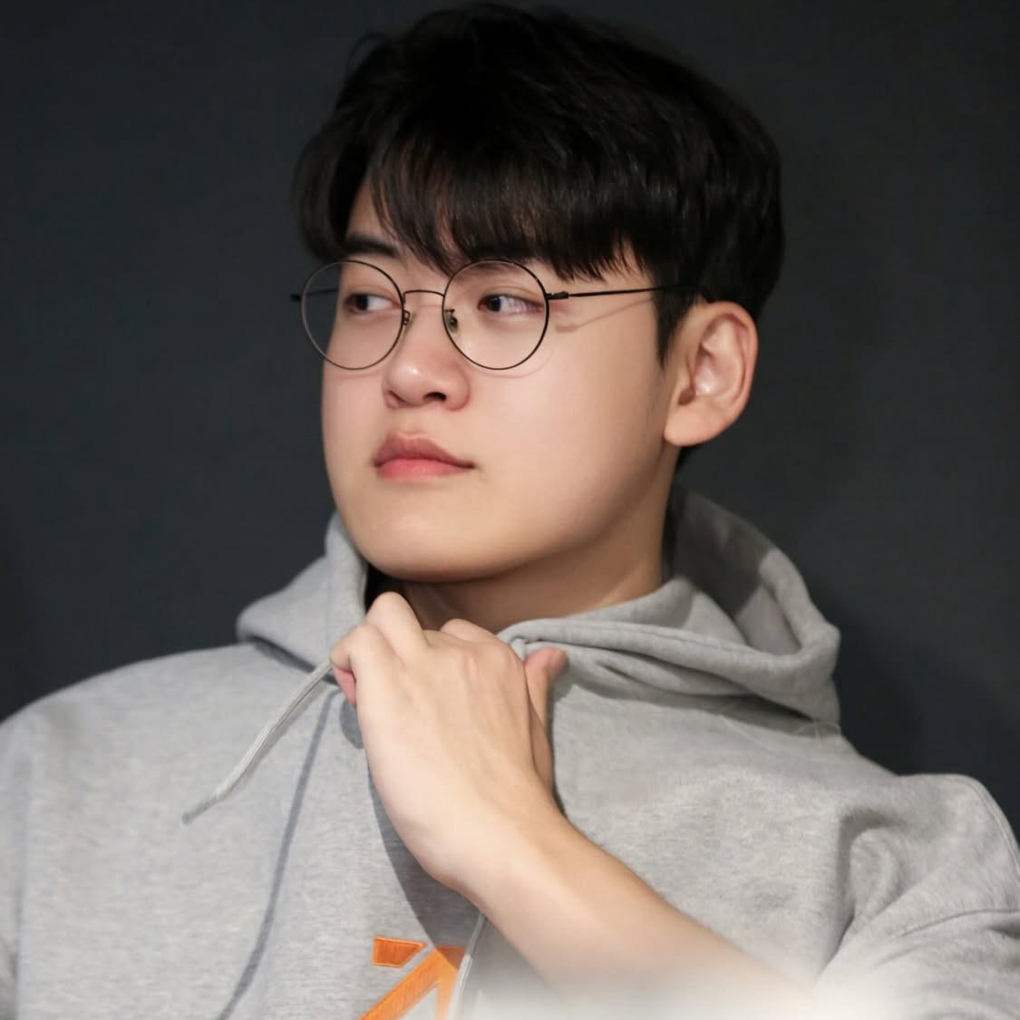 Behind-the-scenes cut of Gumayusi