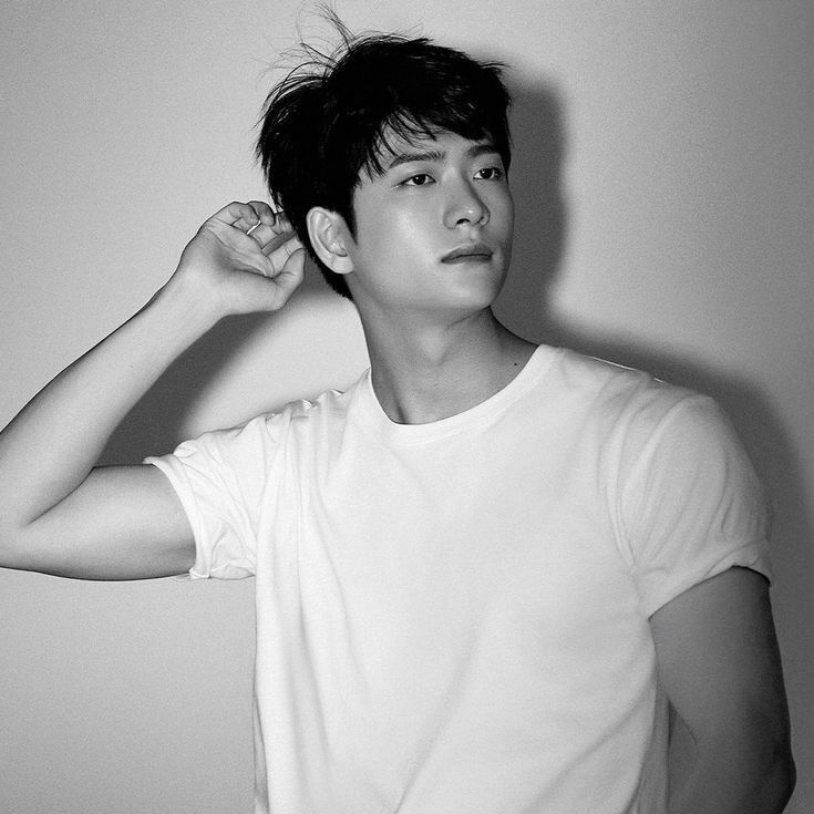 Behind-the-scenes cut of Kang Taeoh