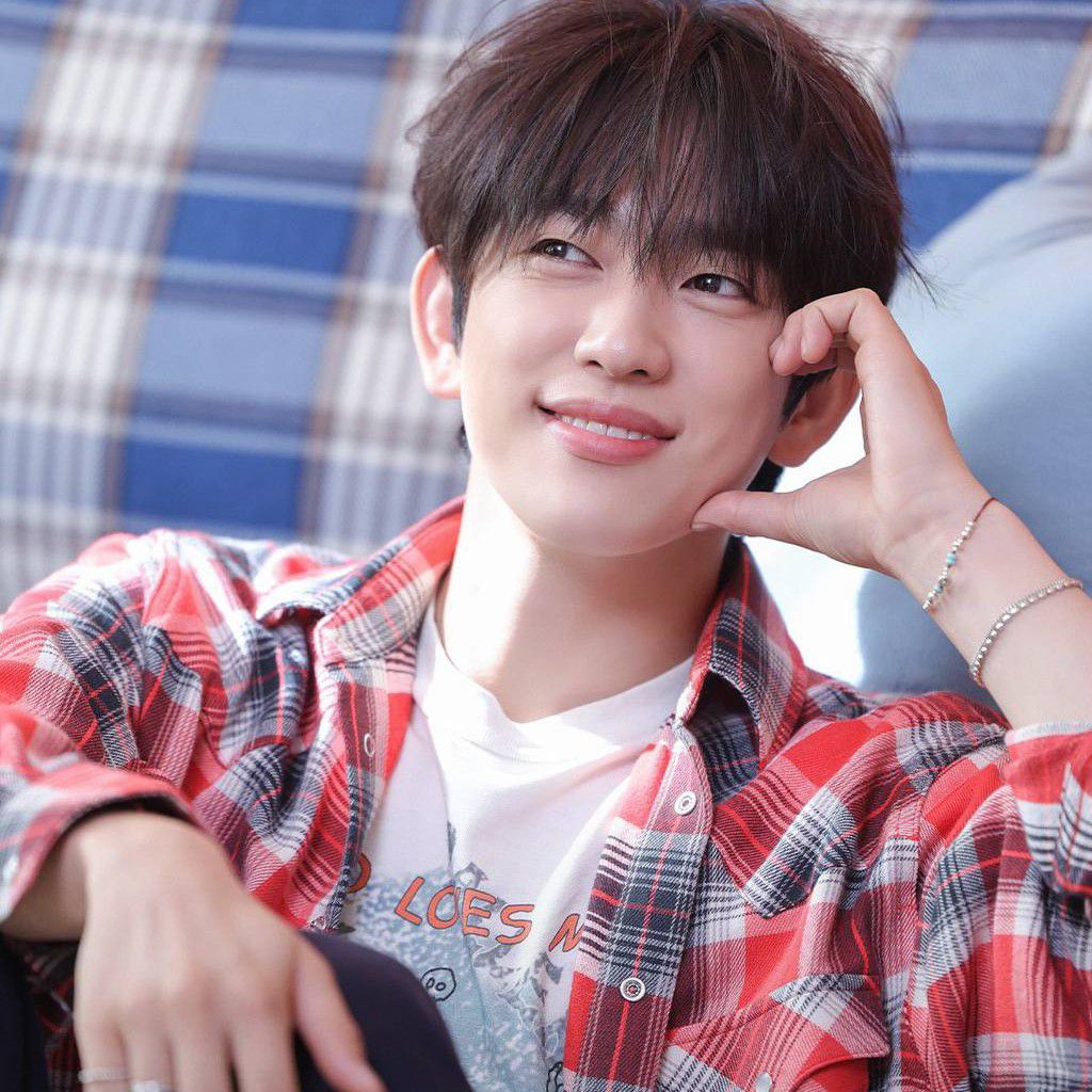 Momen yang diabadikan oleh penggemar Park Jinyoung