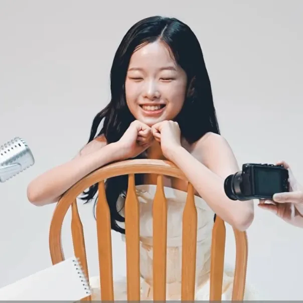 Behind-the-scenes cut of Lee Sooyeon