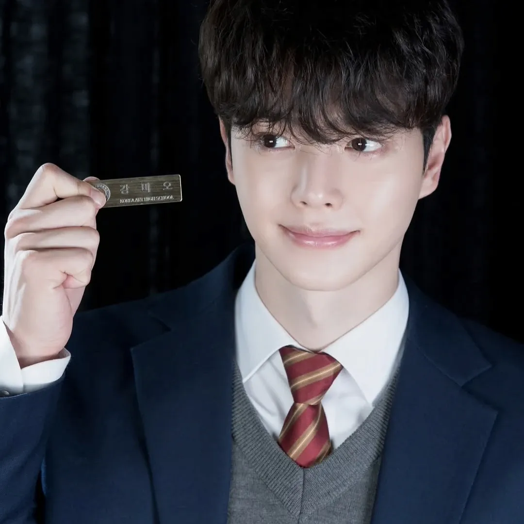 Latest photo of Song Kang
