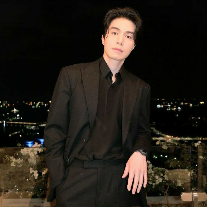 Recent activity shot of Lee Dongwook