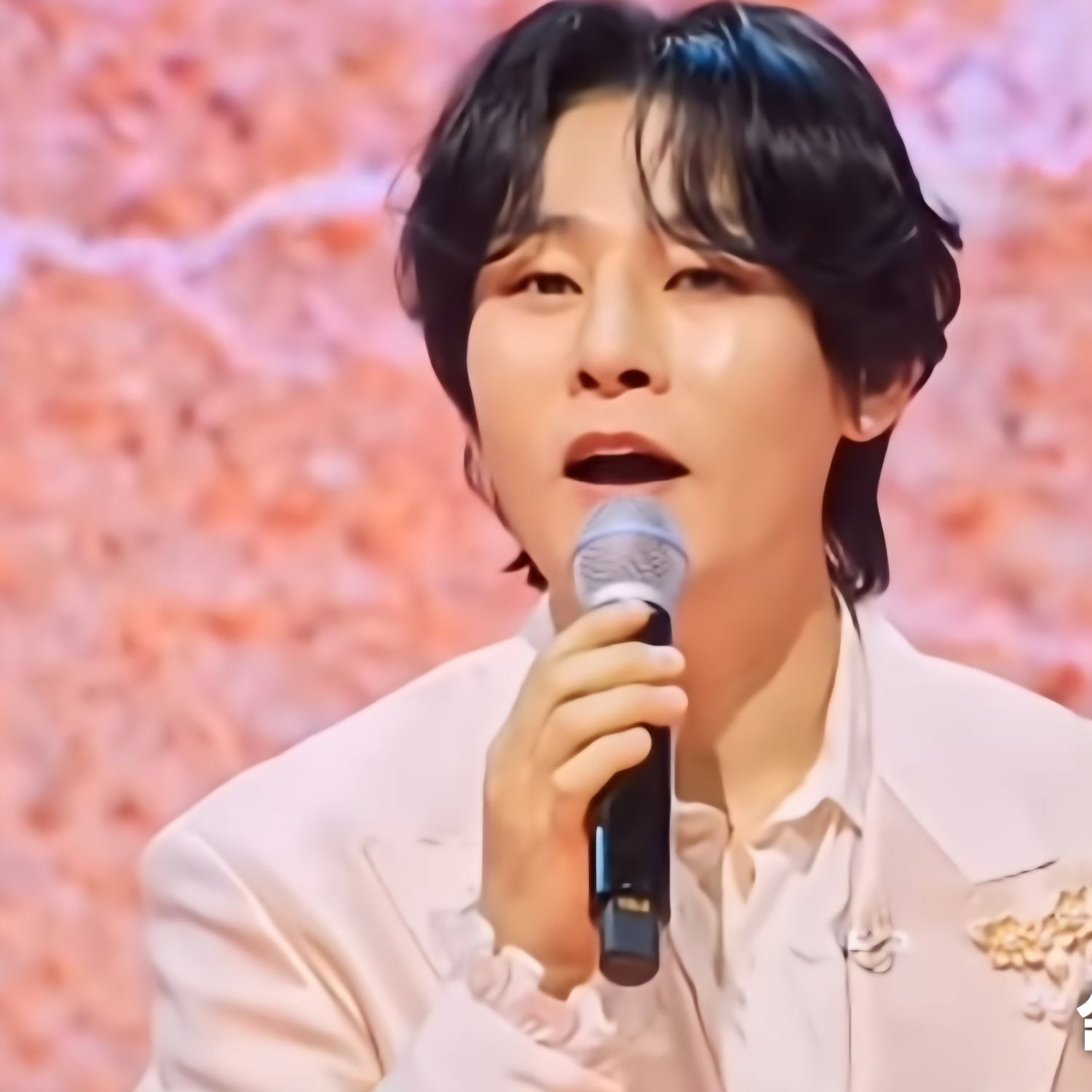 Behind-the-scenes cut of Kang Moonkyung