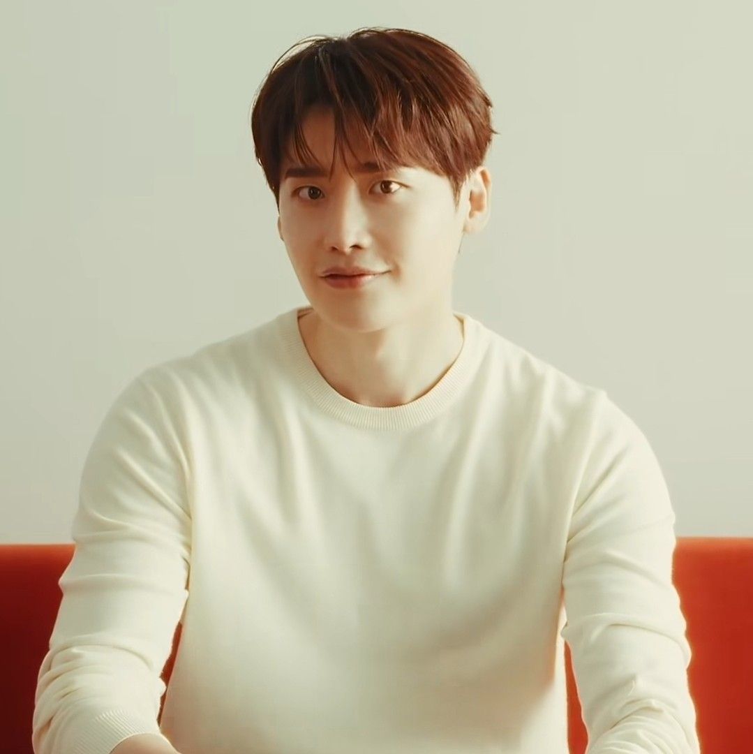 Recent activity shot of Lee Jongsuk