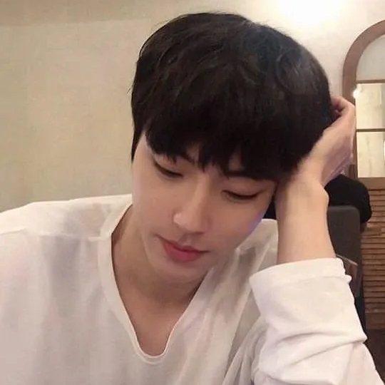 황인엽 최근 활동샷