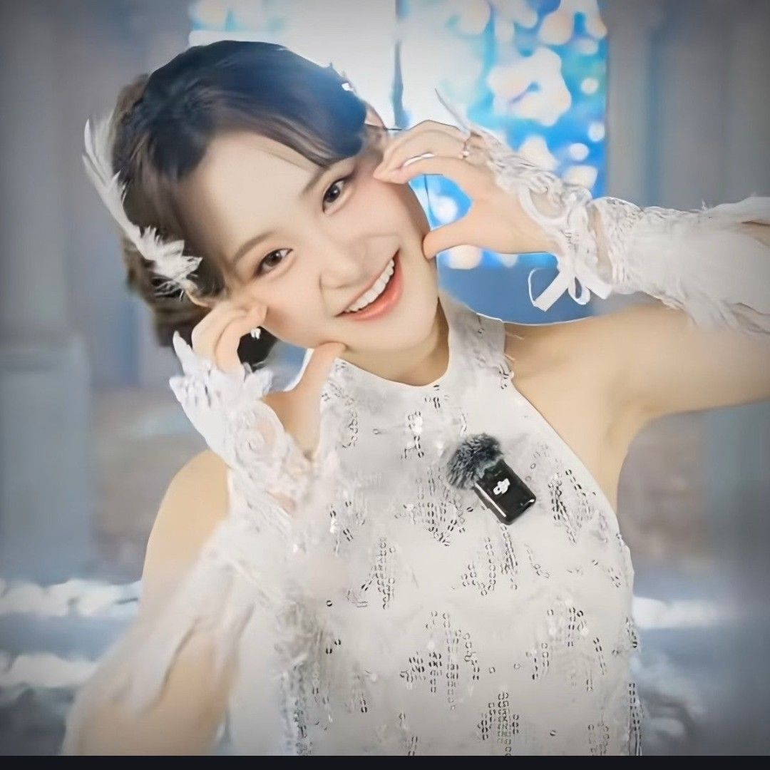 Behind-the-scenes cut of Kim Dahyun