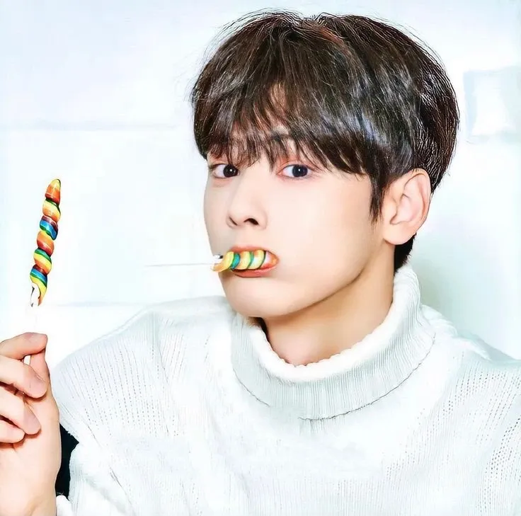 A moment captured by a fan of Cha Eunwoo