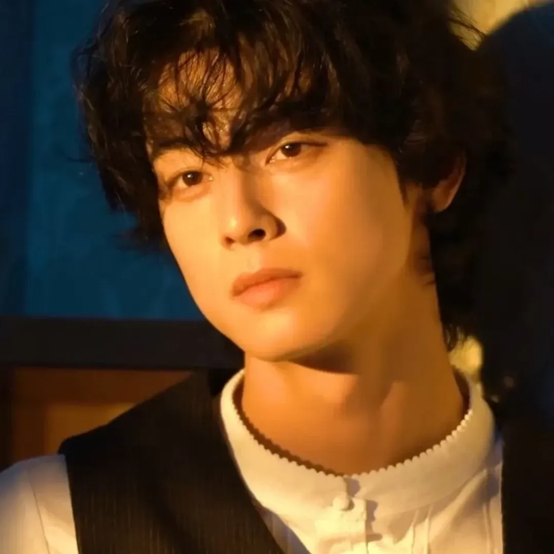 A moment captured by a fan of Cha Eunwoo