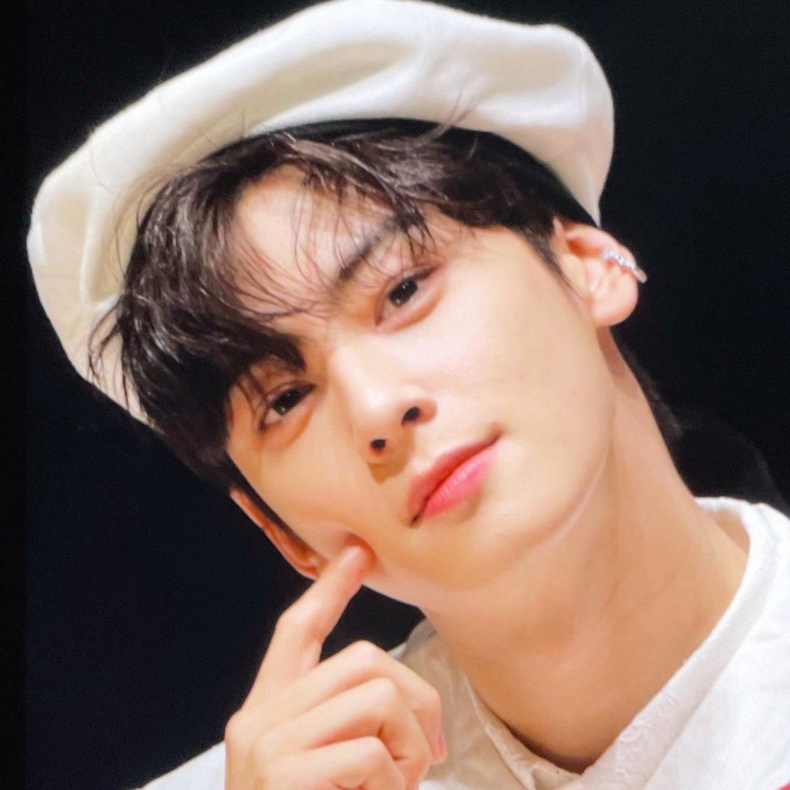 Recent activity shot of Cha Eunwoo