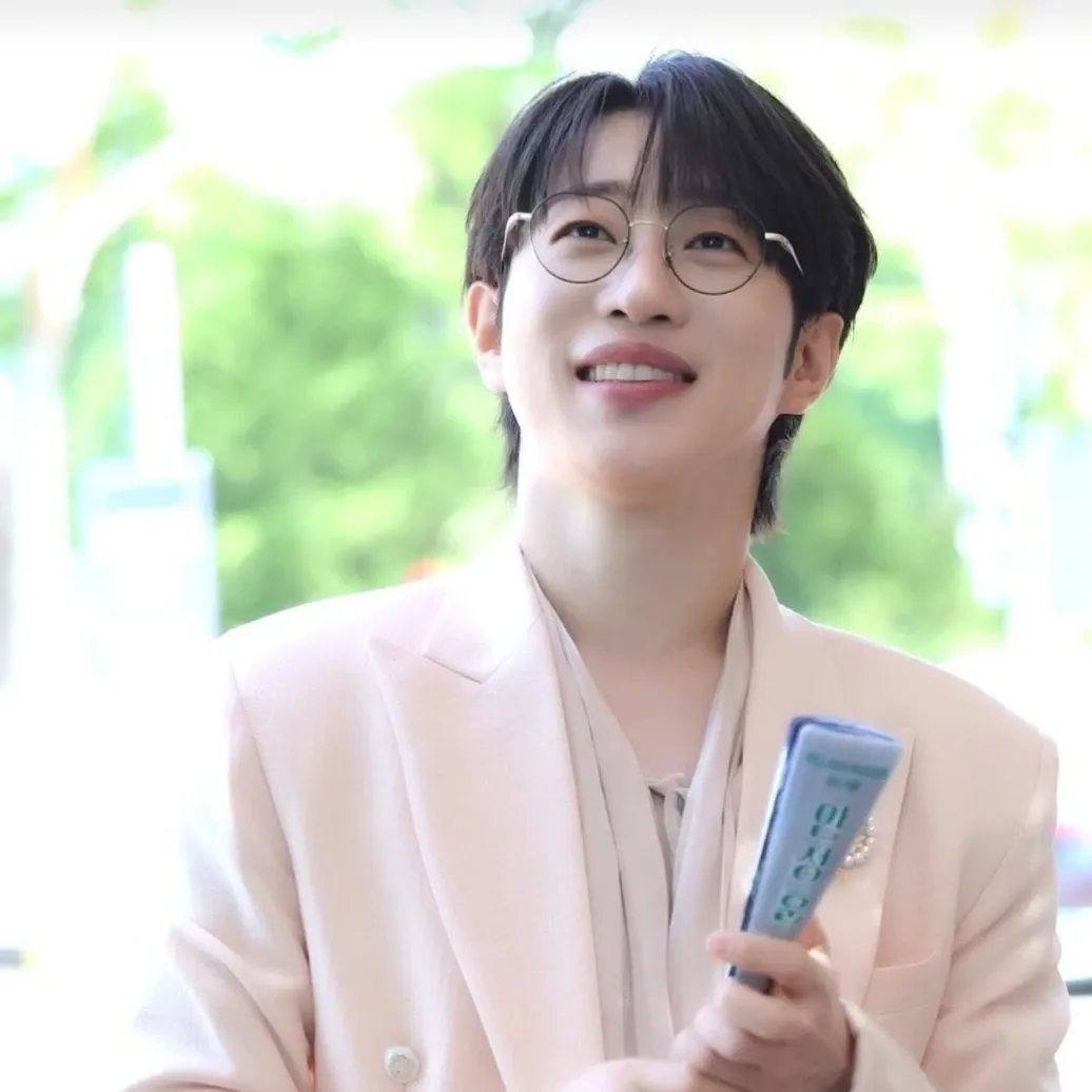 Behind-the-scenes cut of An Sunghoon