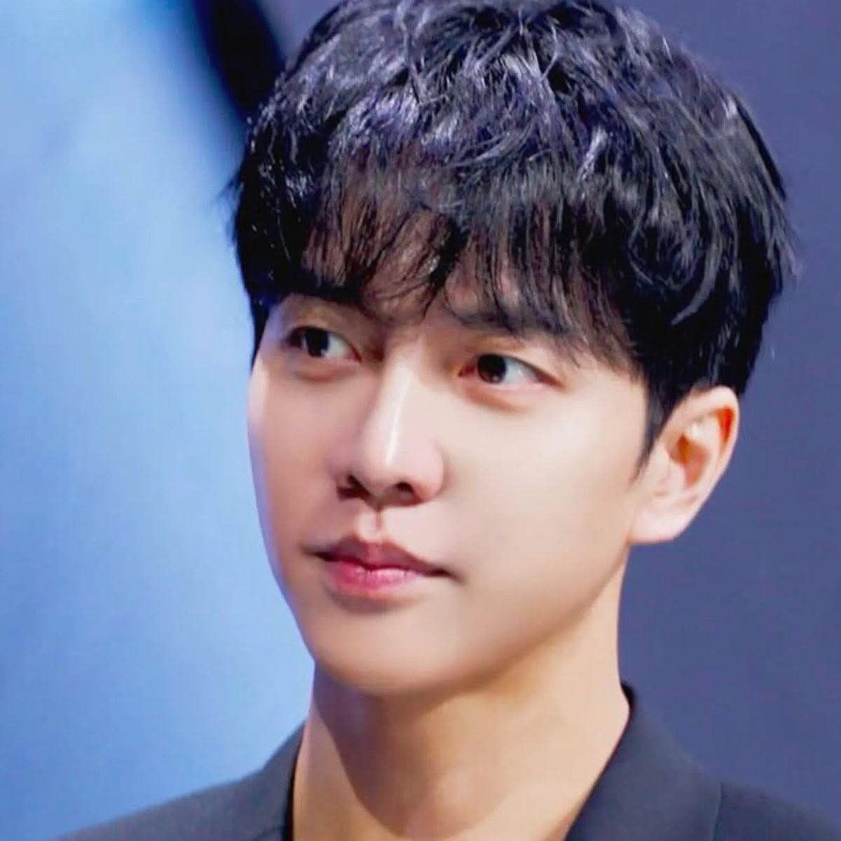 Latest photo of Lee Seunggi