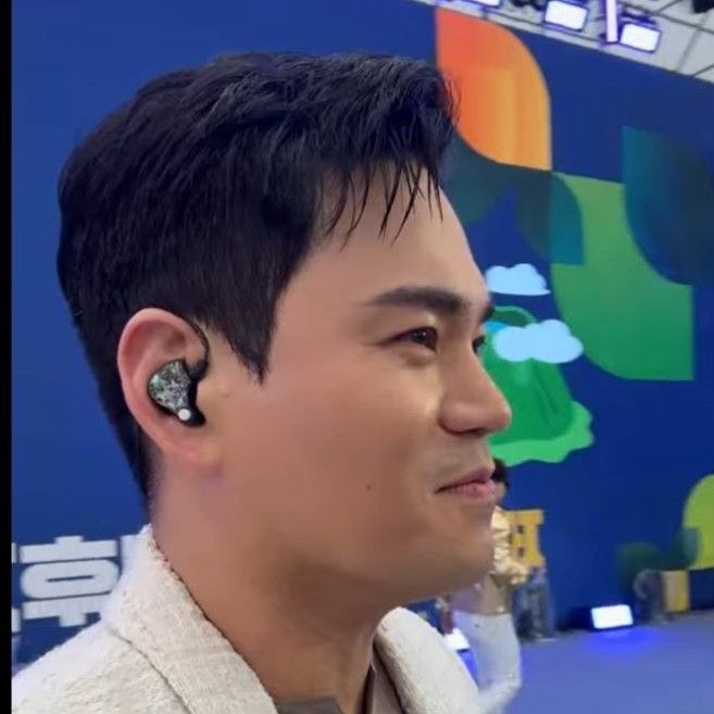 A moment captured by a fan of Cheonrokdam