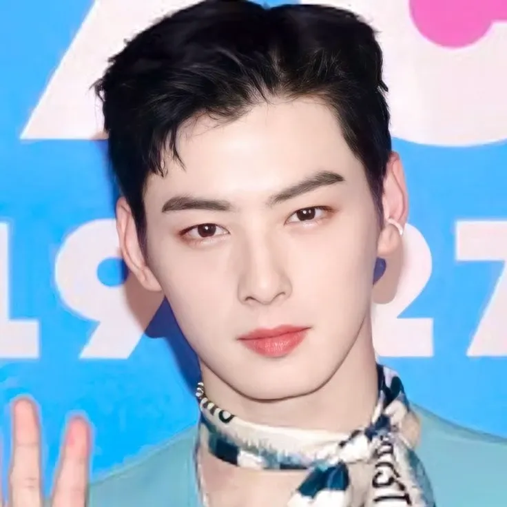 Behind-the-scenes cut of Cha Eunwoo