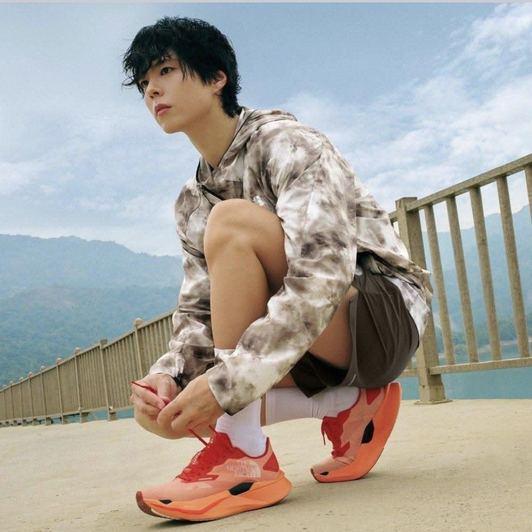 Behind-the-scenes cut of Park Bogum