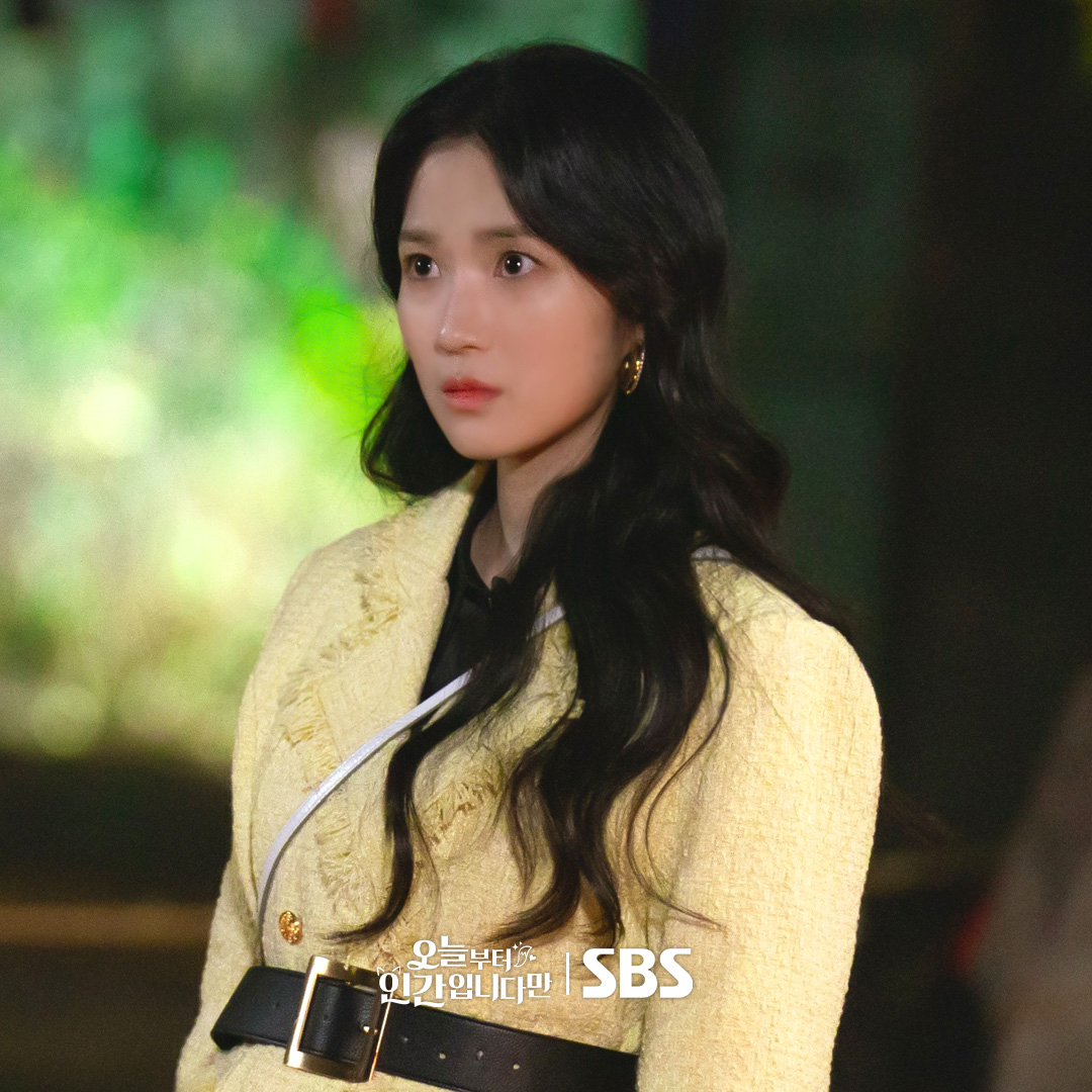 Behind-the-scenes cut of Kim Hyeyoon