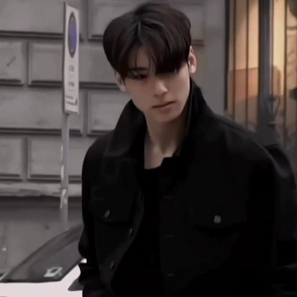 A moment captured by a fan of Cha Eunwoo