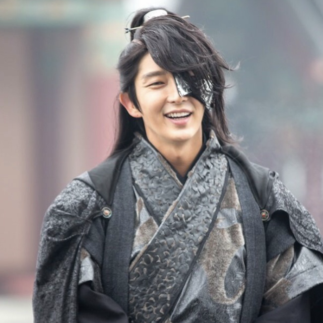 A moment captured by a fan of Lee Joongi