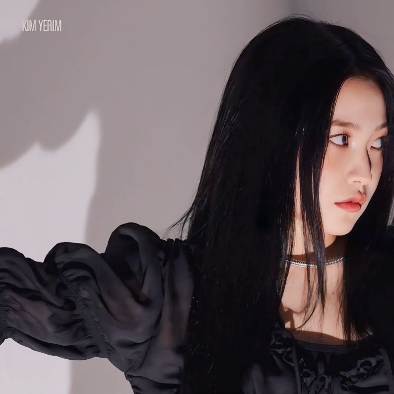 A moment captured by a fan of Yeri (1999)