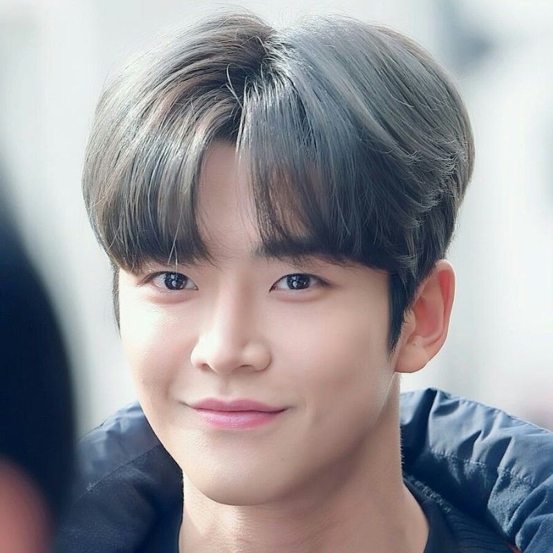 로운의 비하인드 컷