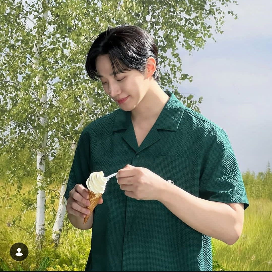 Behind-the-scenes cut of Lee Junho