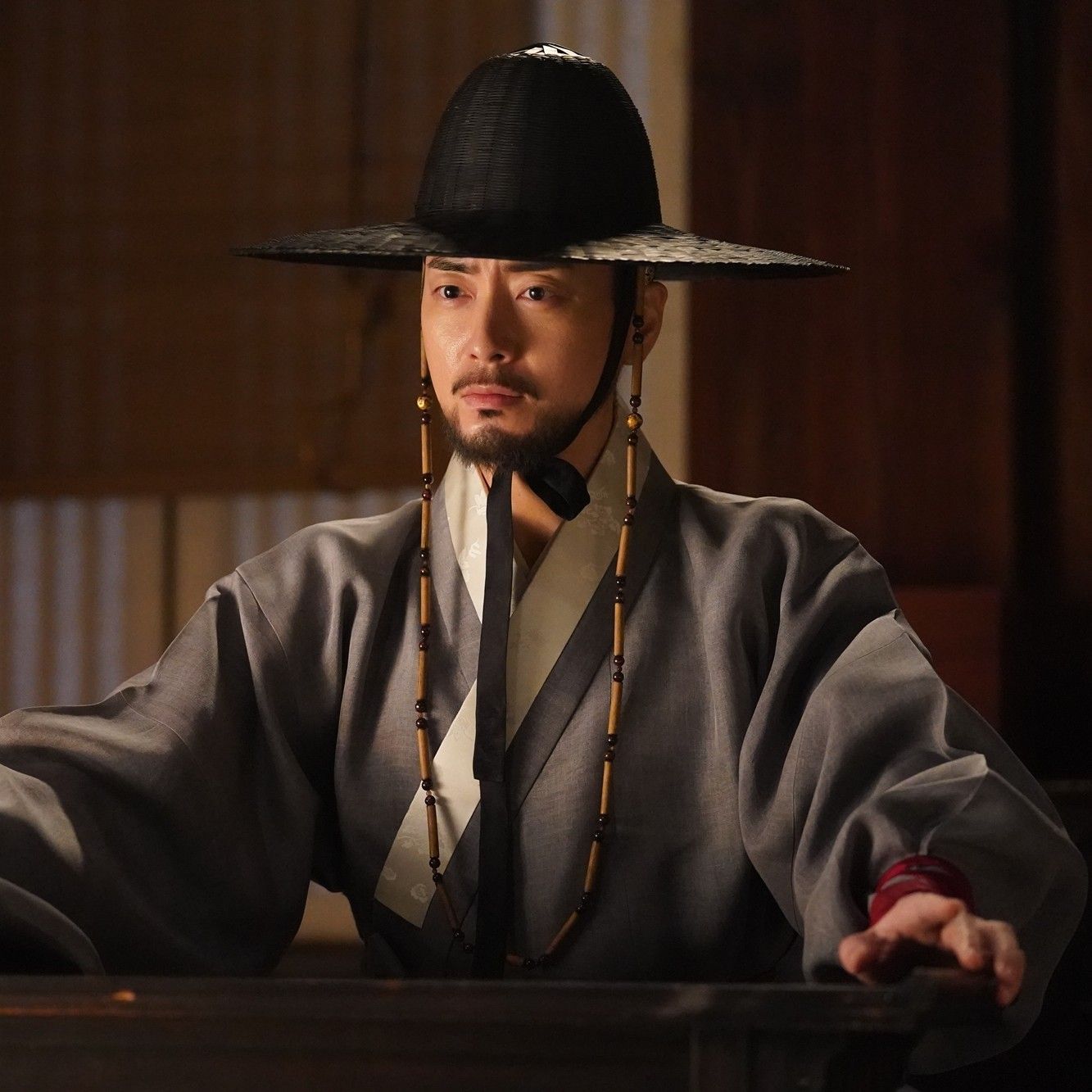 Behind-the-scenes cut of Lee Joonhyuk