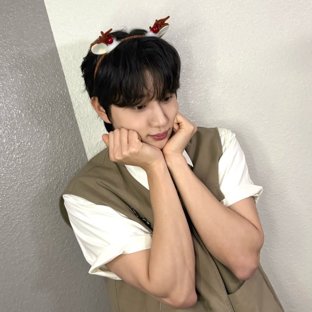 Behind-the-scenes cut of Kim Jaewon