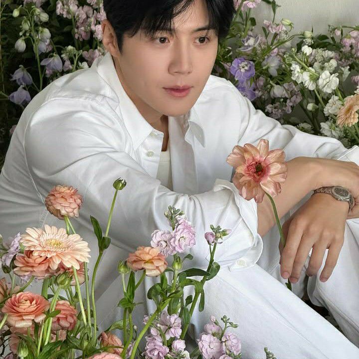 Behind-the-scenes cut of Kim Seonho