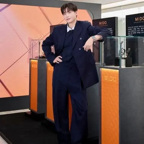 Behind-the-scenes cut of Lee Jongsuk