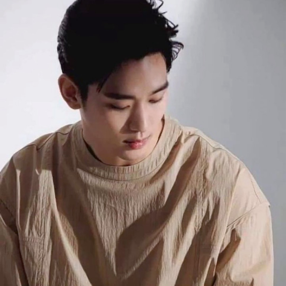 金秀贤的最新照片