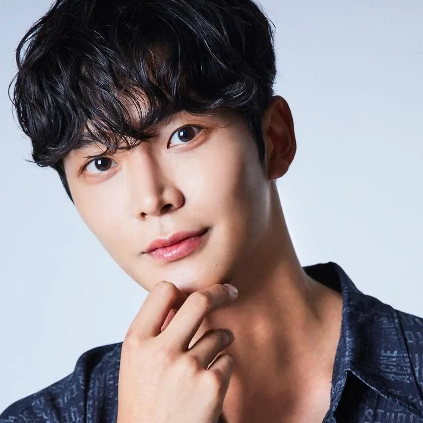 Foto terbaru dari Rowoon