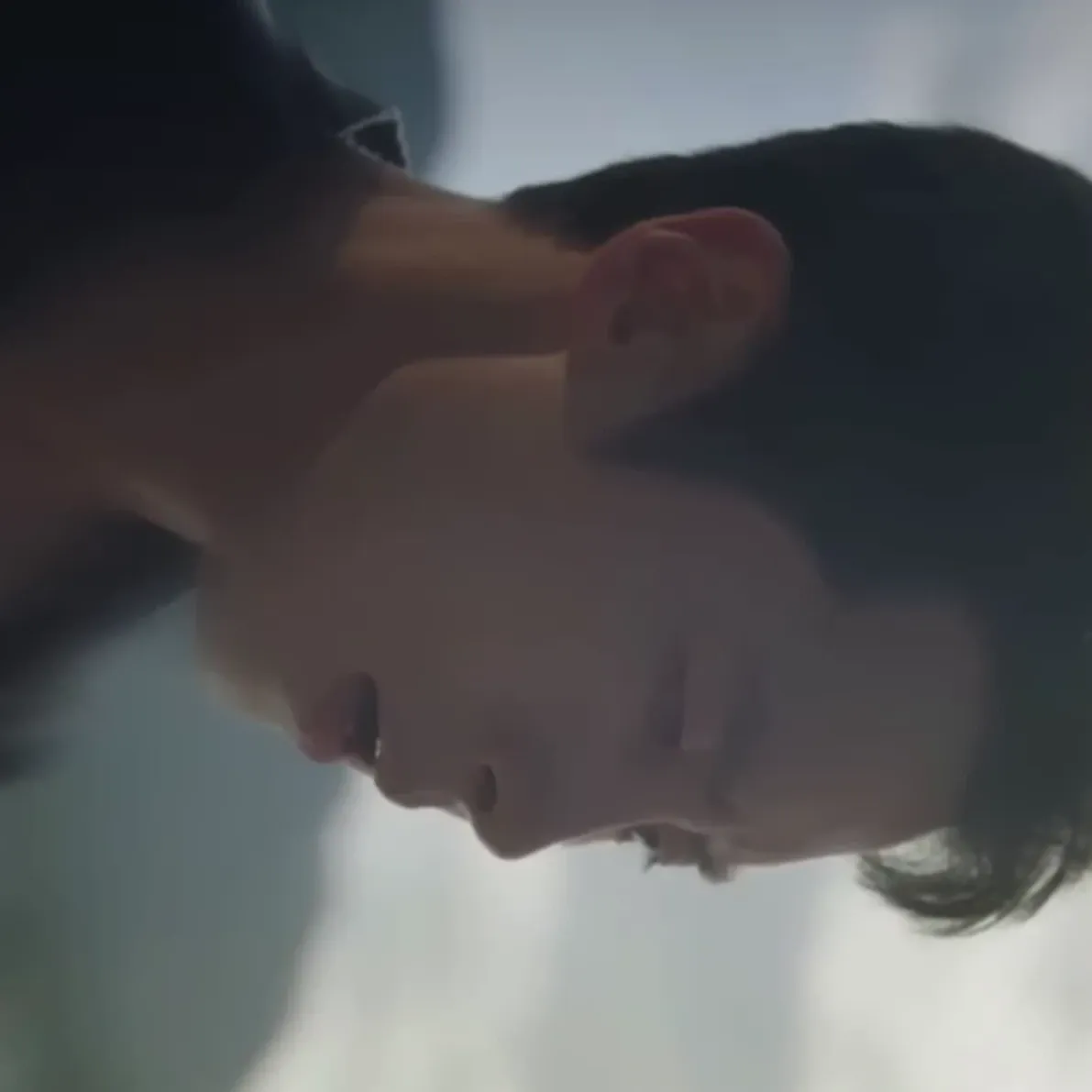 Behind-the-scenes cut of Lee Jaewook