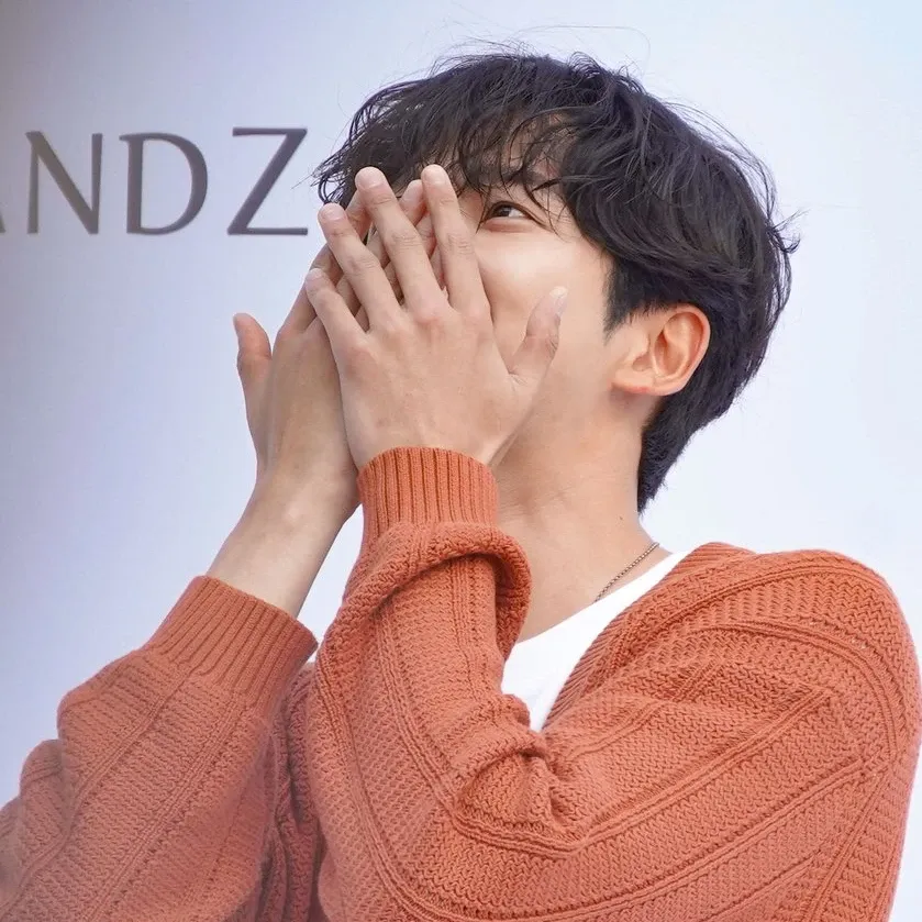 Momen yang diabadikan oleh penggemar Rowoon