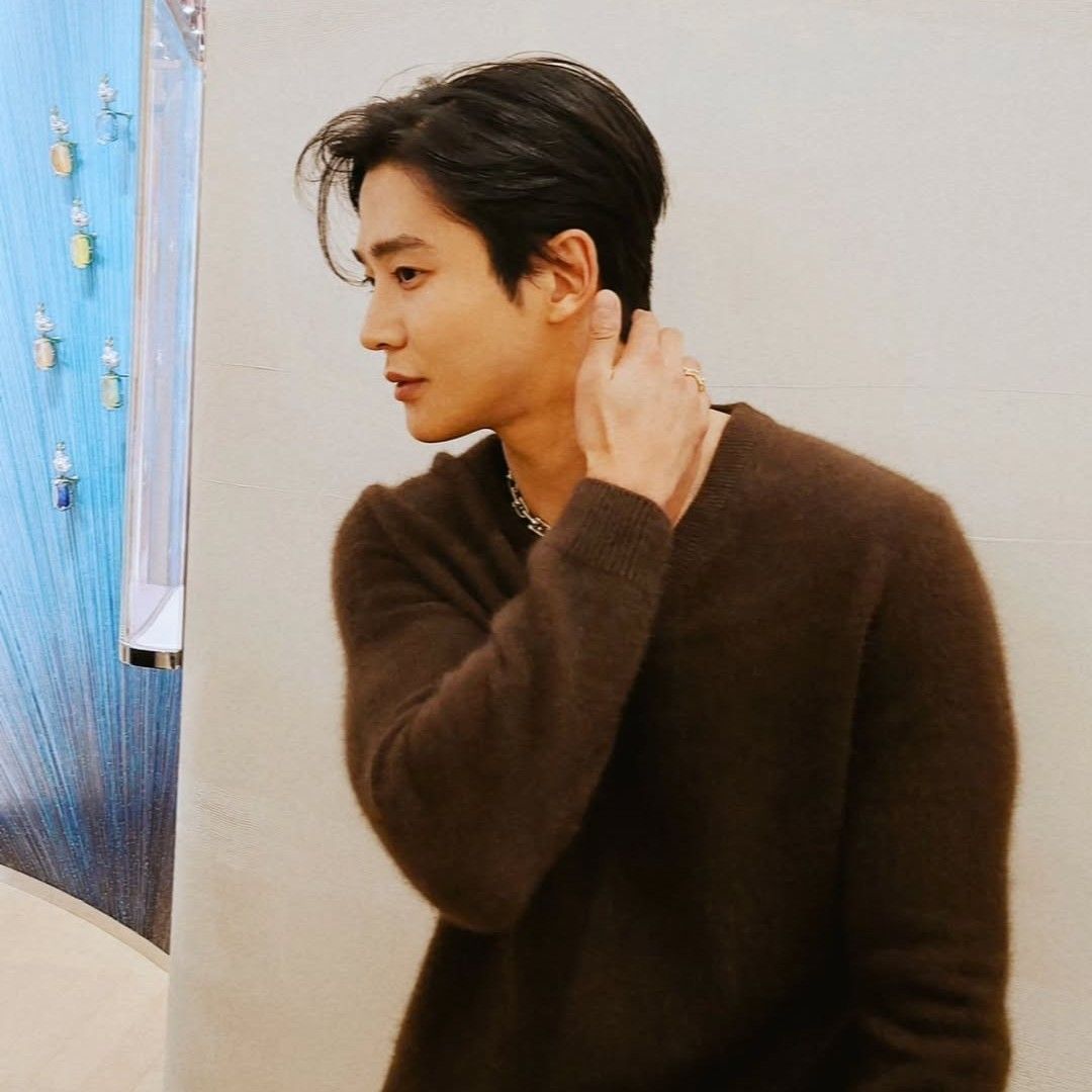 로운의 최신 사진