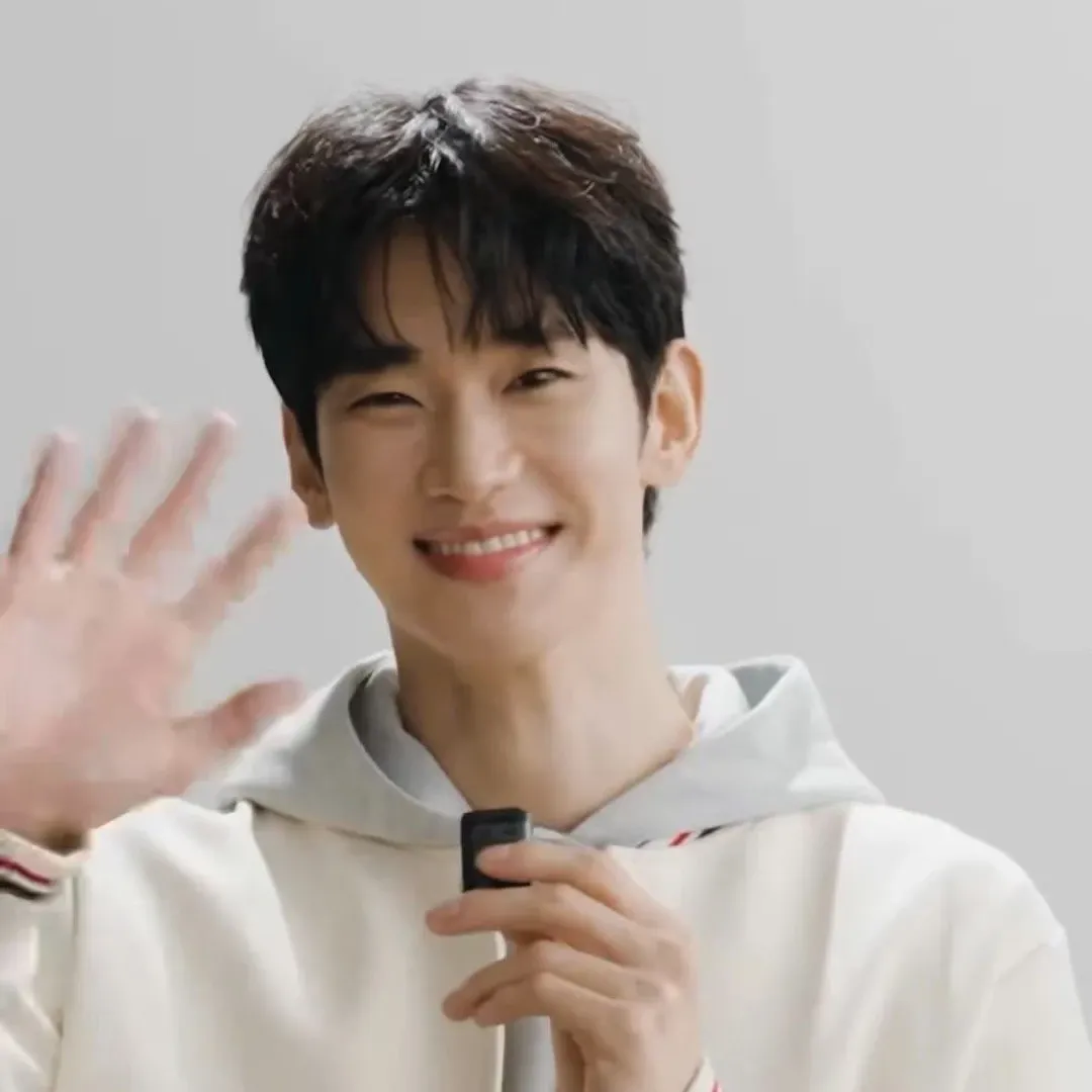 Recent activity shot of Kim Soohyun