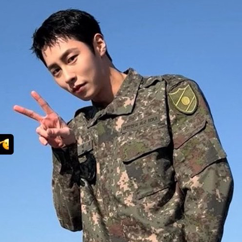 Behind-the-scenes cut of Lee Jaewook
