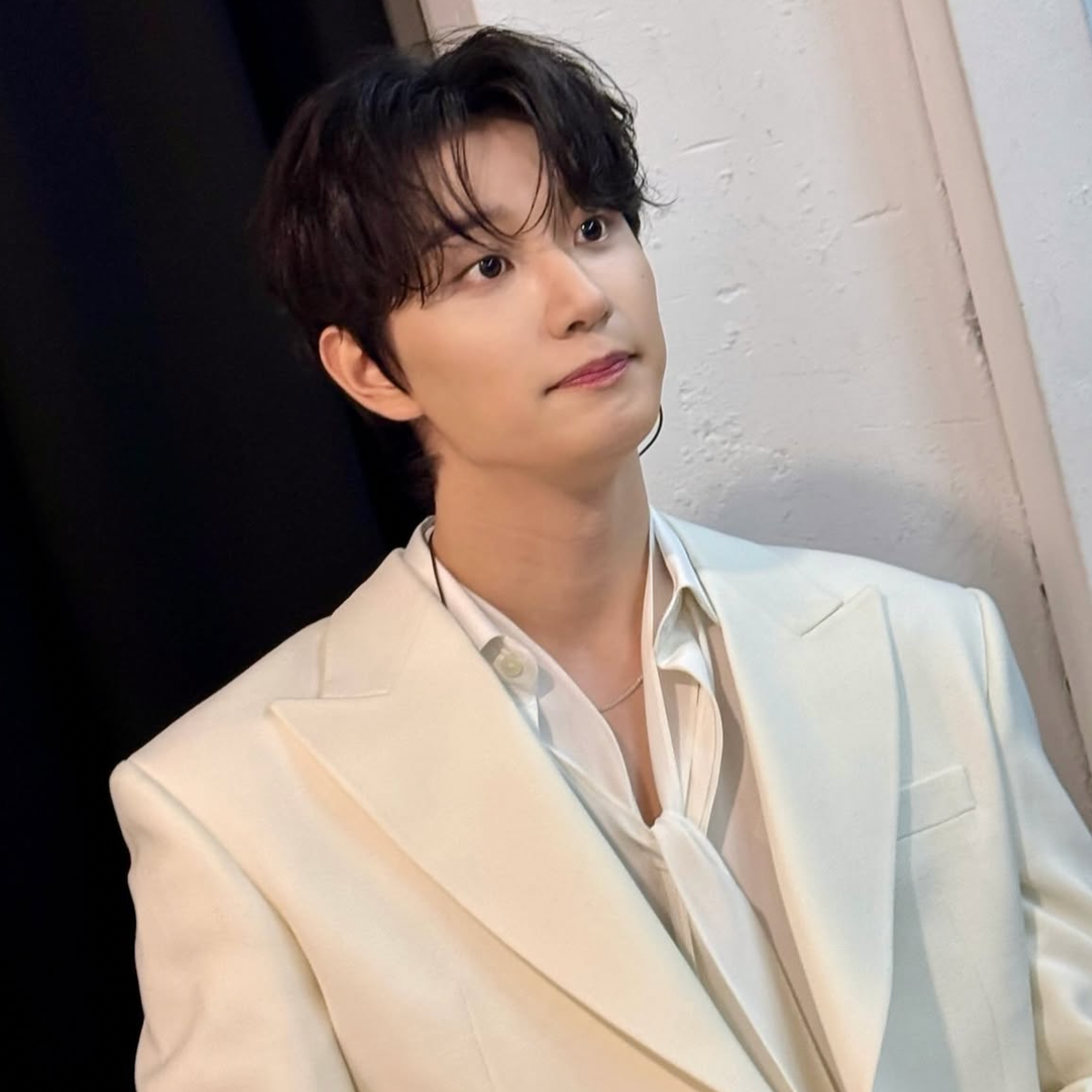Behind-the-scenes cut of Kim Jaewon