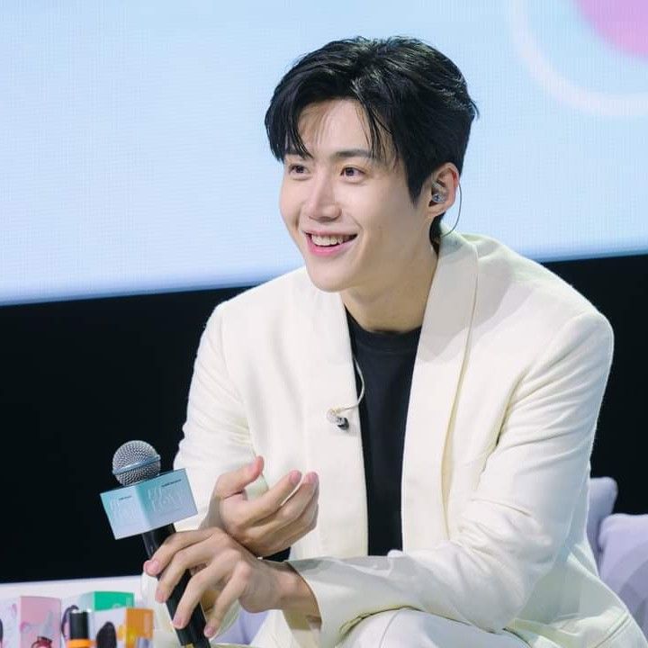 金宣虎的最新照片