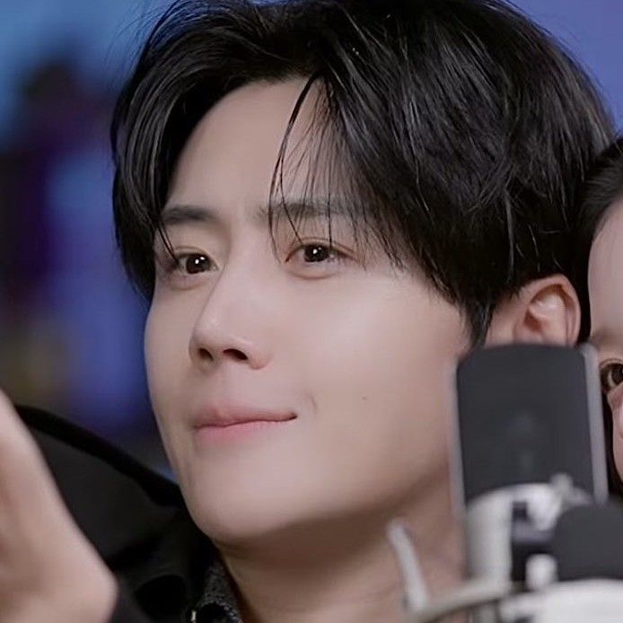 粉丝拍下的金宣虎瞬间