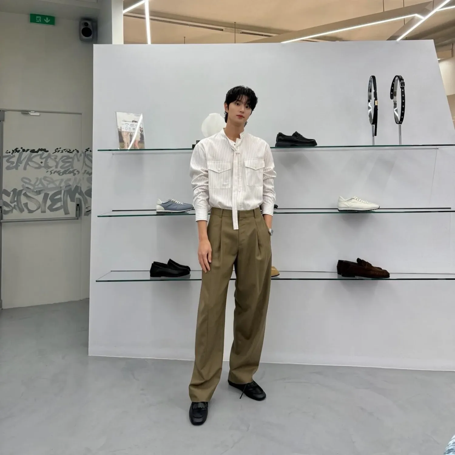 A moment captured by a fan of Kim Jaewon