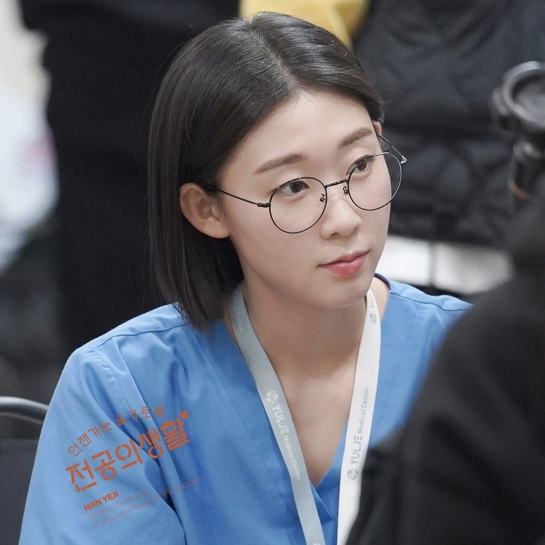 Behind-the-scenes cut of Han Yeji