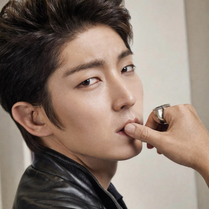 A moment captured by a fan of Lee Joongi