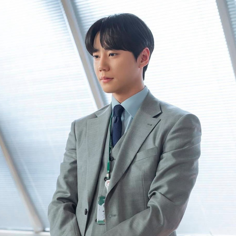 Behind-the-scenes cut of Lee Junyoung